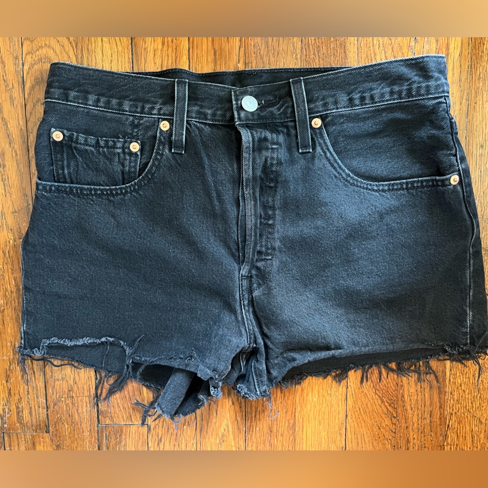 Levi’s 501 Black Denim Women cut off Shorts
